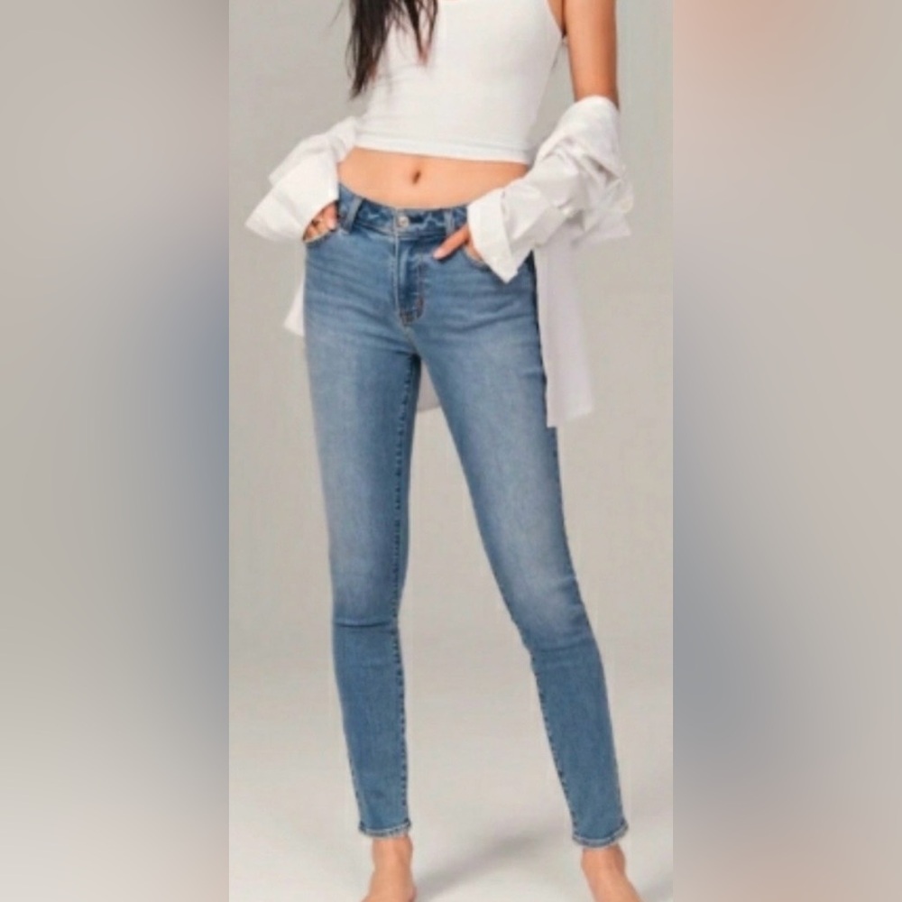 Abercrombie The A&F Skinny Jeans - Size 3/4 Medium Wash Low Rise Jeans
